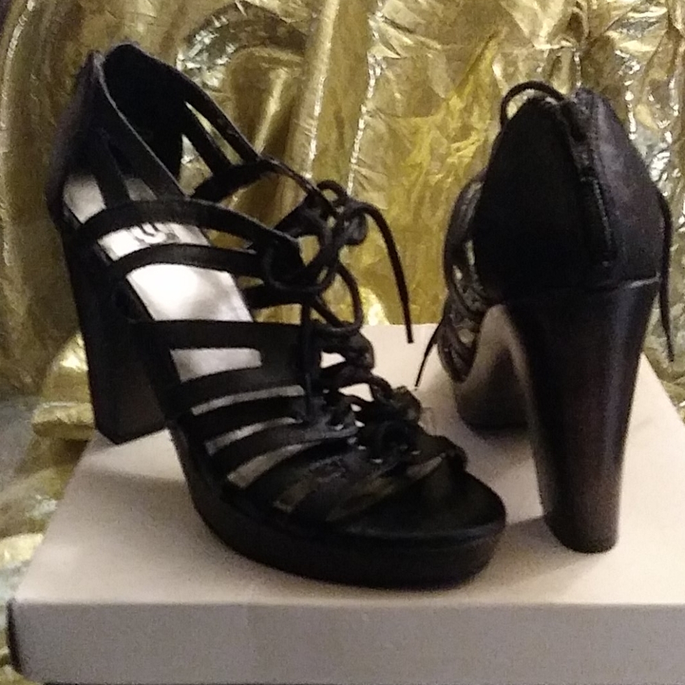 decree 022 5042 0067 size 7 1/2 elizabeth black